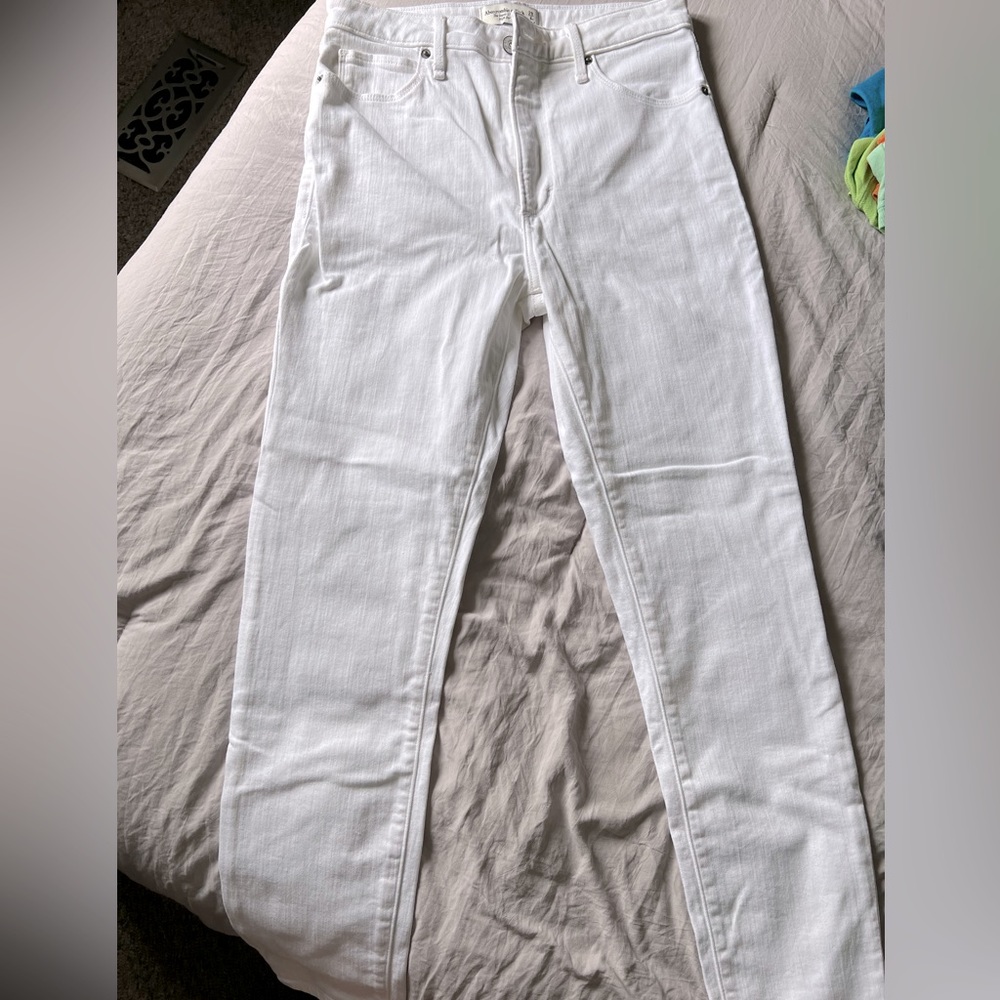 Abercrombie & Fitch white skinny jeans